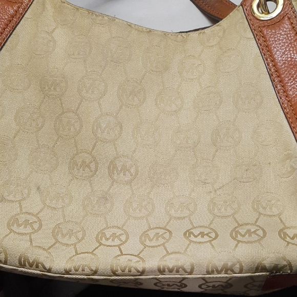 Michael Kors Cream and Brown Shoulder Bag - Picture 14 of 15